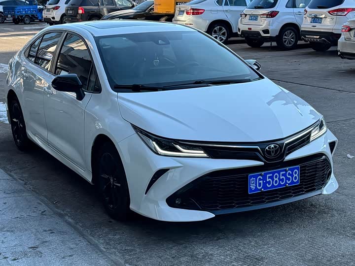 Фото 2 - Toyota Corolla