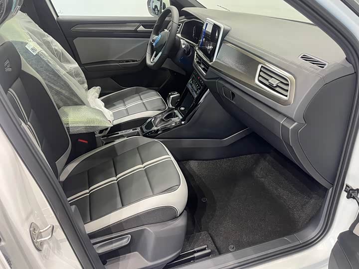 Фото 9 - Volkswagen T-Roc