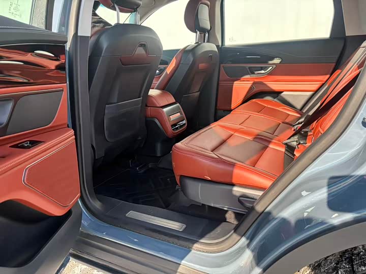 Фото 7 - Lincoln Nautilus