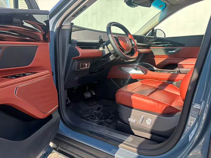 Фото 8 - Lincoln Nautilus