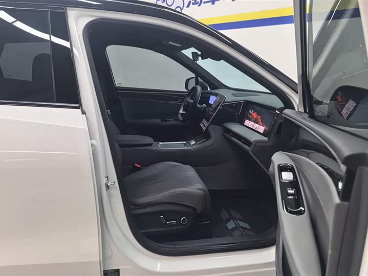 Фото 8 - Geely Galaxy L7