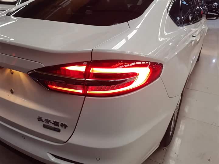 Фото 8 - Ford Mondeo