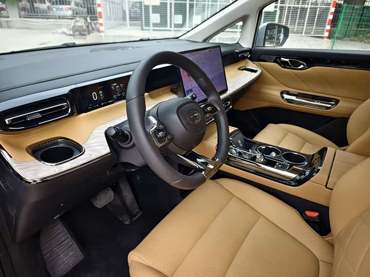 Фото 9 - GAC Trumpchi E8