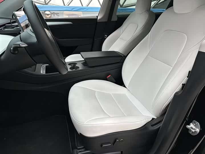 Фото 3 - Tesla Model Y