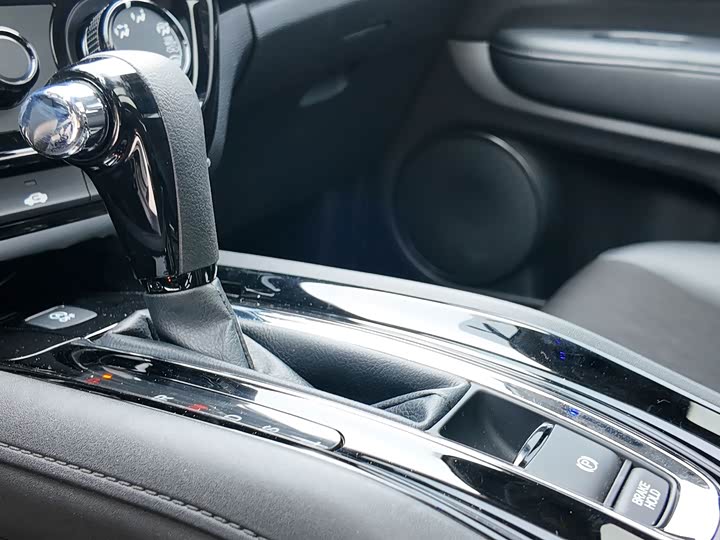 Фото 9 - Honda Vezel