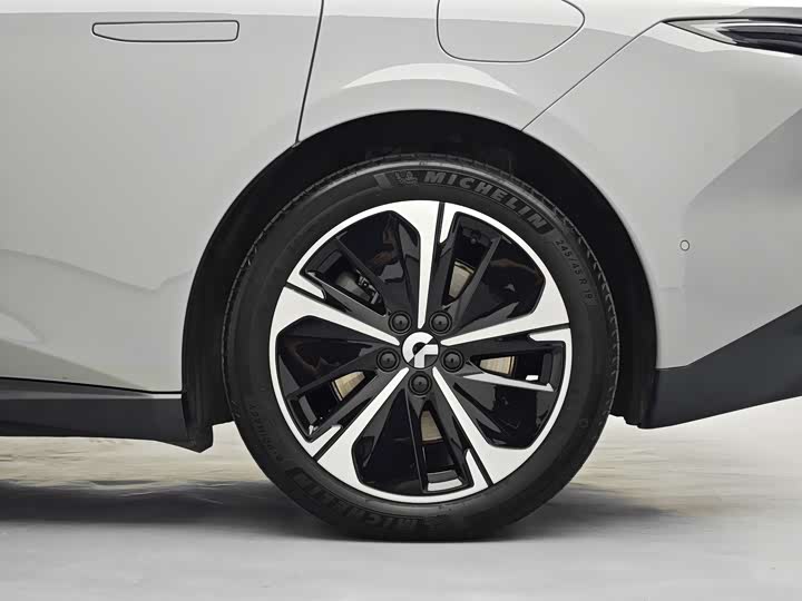 Фото 7 - Nio ET5T