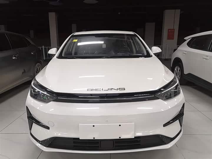 Фото 3 - Beijing EU5 Plus