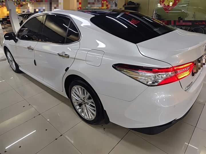 Фото 5 - Toyota Camry