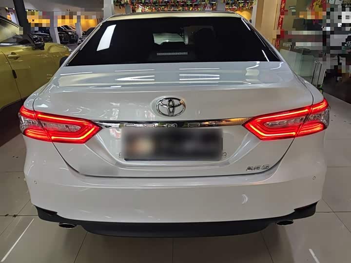 Фото 6 - Toyota Camry