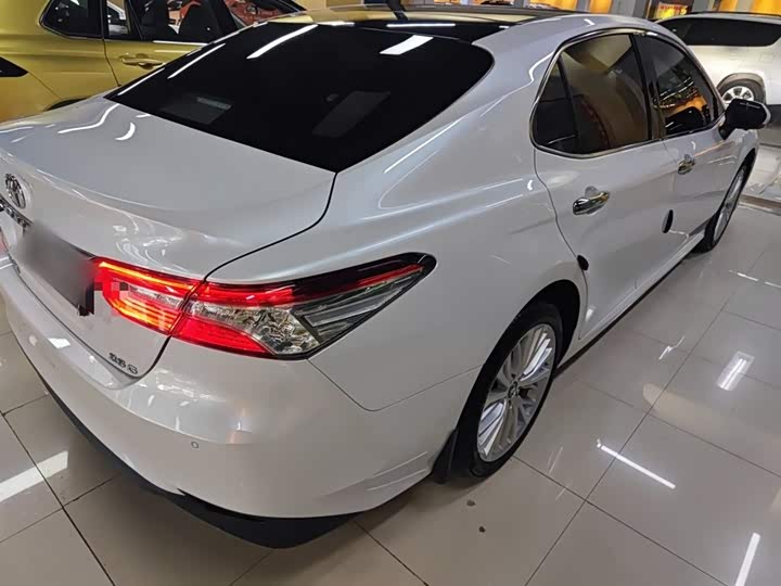 Фото 7 - Toyota Camry