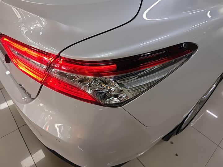 Фото 8 - Toyota Camry