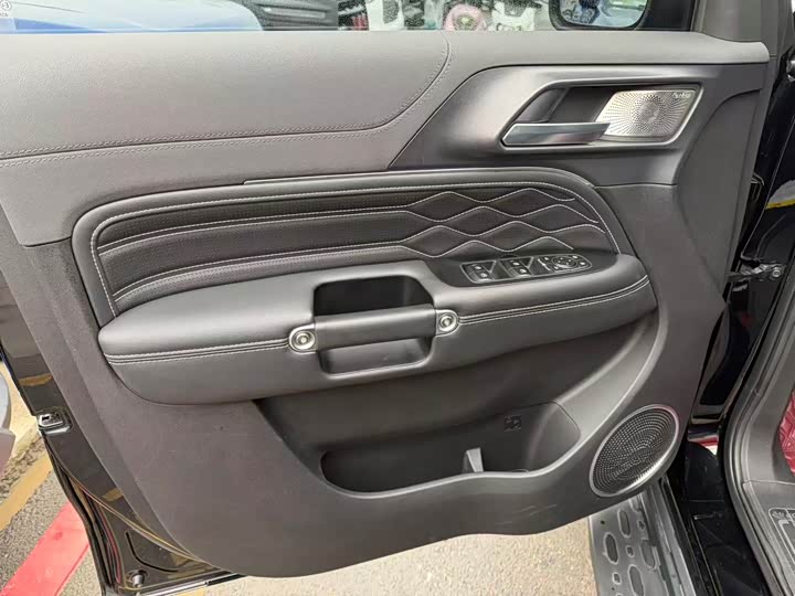 Фото 7 - Tank 300