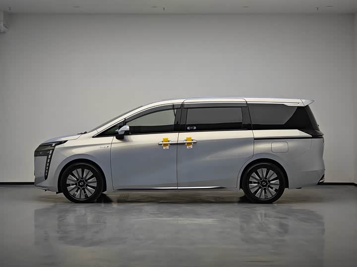 Фото 7 - GAC Trumpchi E8