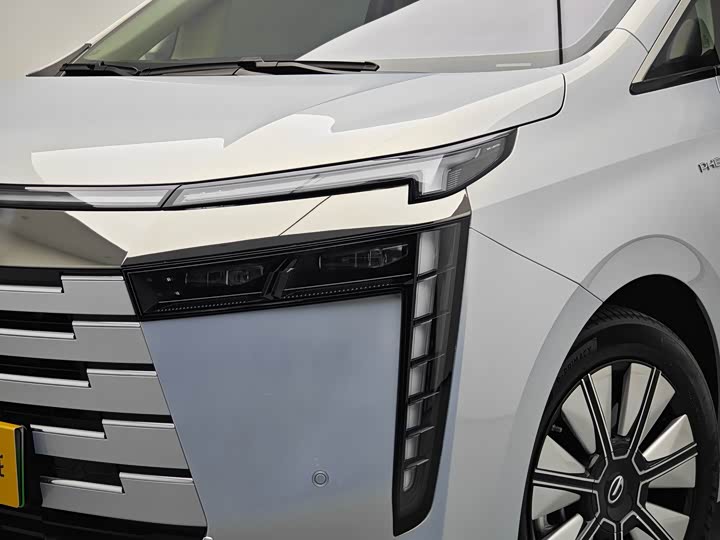 Фото 9 - GAC Trumpchi E8