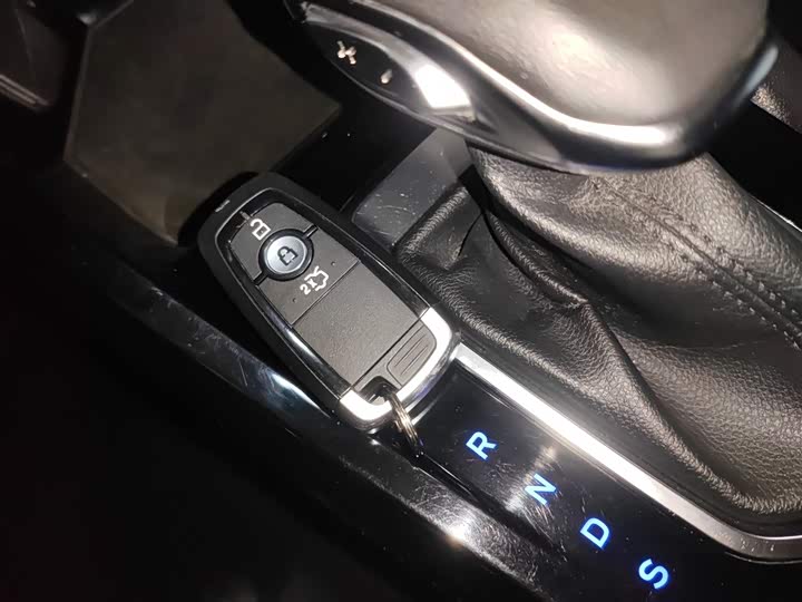 Фото 9 - Ford Escort