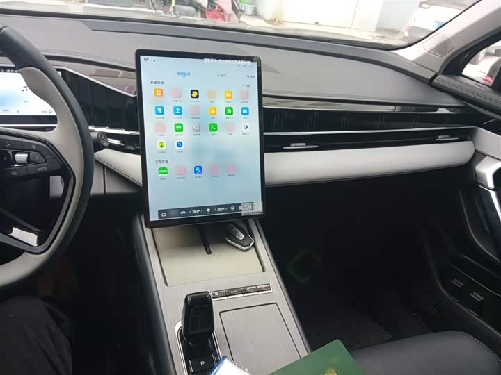 Фото 6 - Geely Atlas L