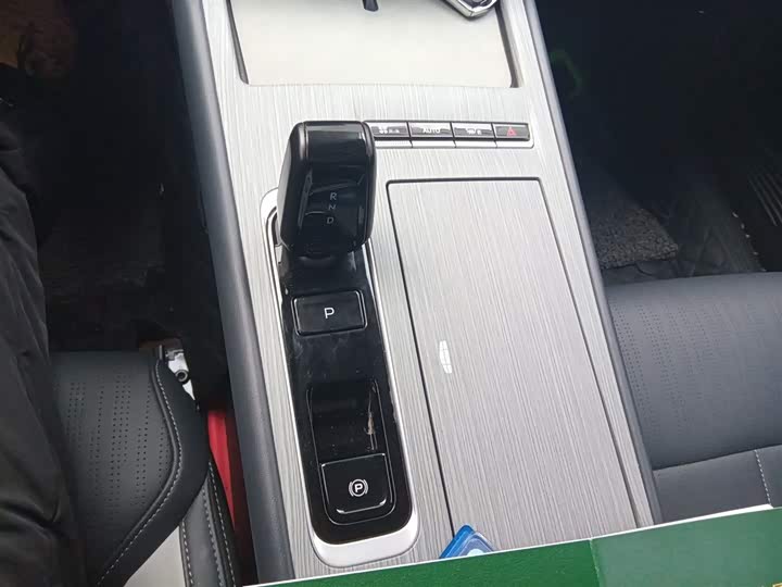 Фото 7 - Geely Atlas L