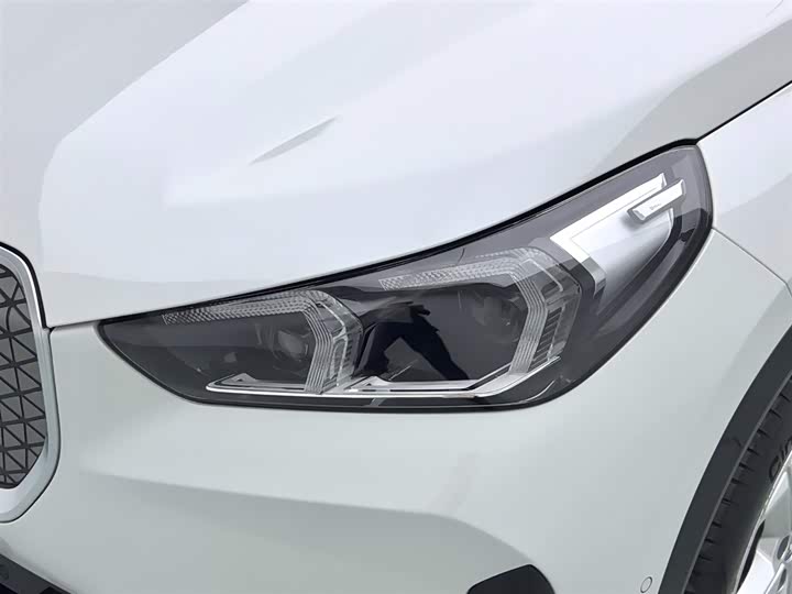 Фото 9 - BMW iX1