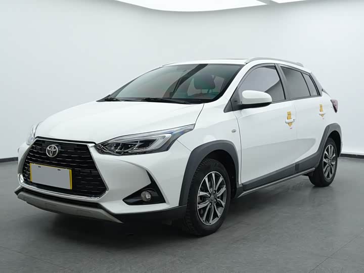 Фото 1 - Toyota Yaris L Hatchback