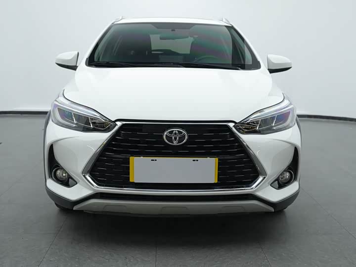 Фото 2 - Toyota Yaris L Hatchback