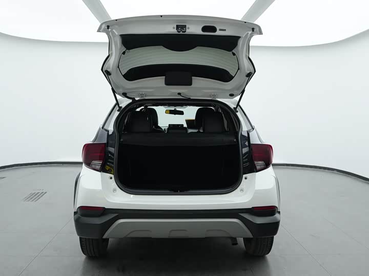 Фото 7 - Toyota Yaris L Hatchback