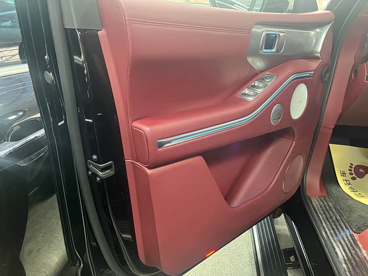 Фото 7 - Tank 700 Hybrid