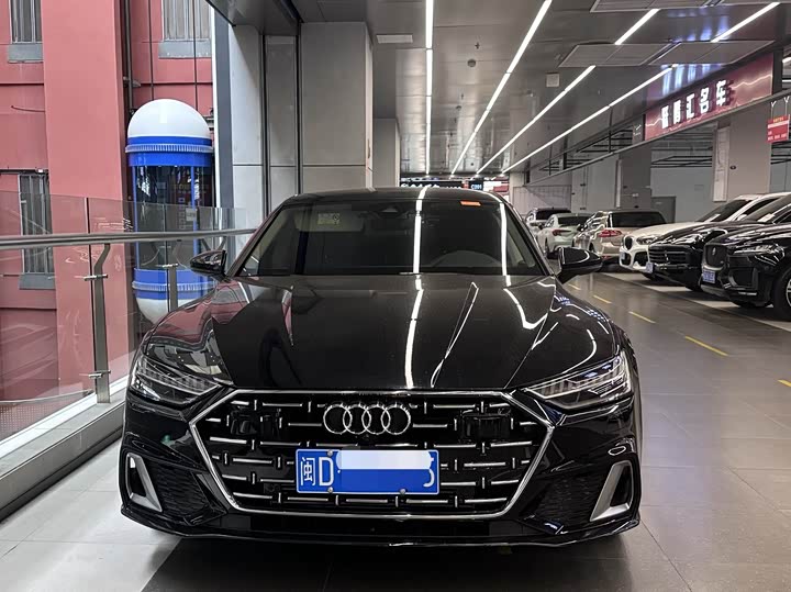 Фото 2 - Audi A7L