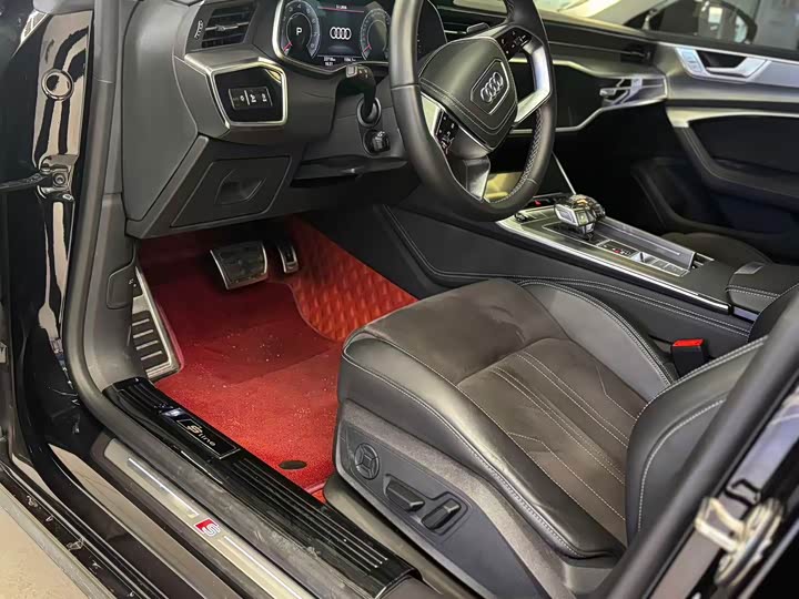 Фото 3 - Audi A7L