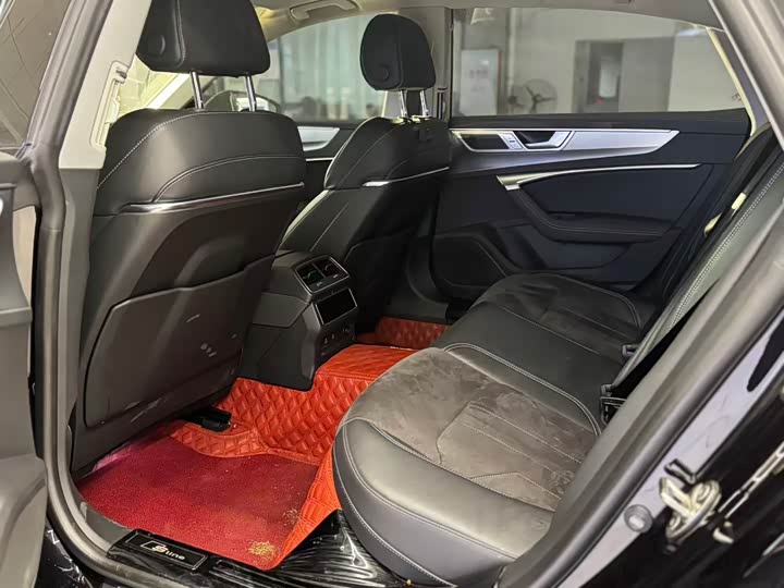 Фото 5 - Audi A7L