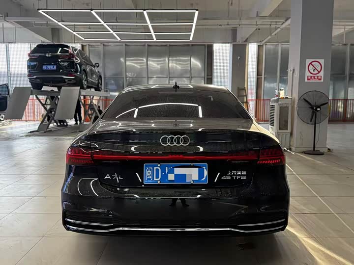 Фото 7 - Audi A7L