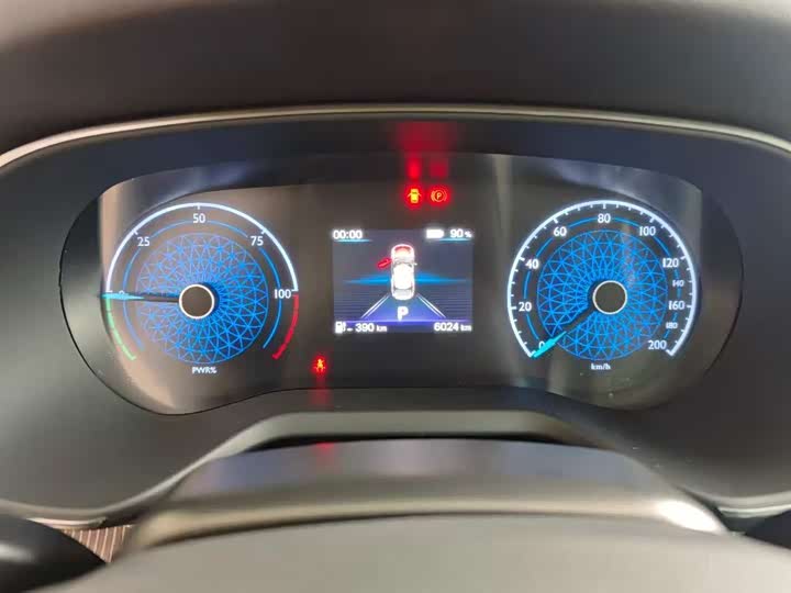 Фото 7 - Hongqi E-QM5