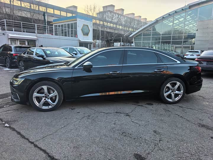 Фото 5 - Audi A6L