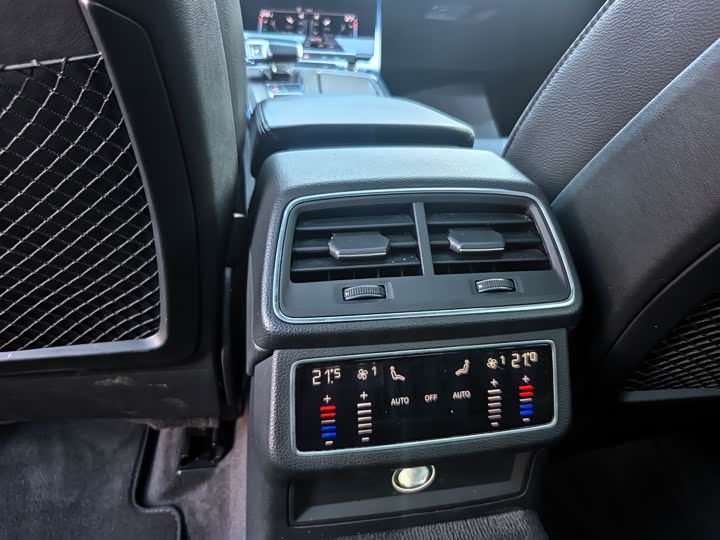 Фото 8 - Audi A6L