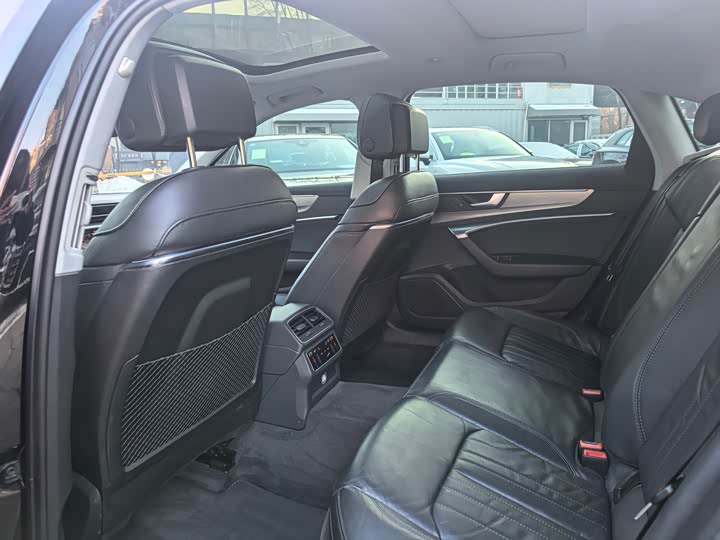 Фото 9 - Audi A6L