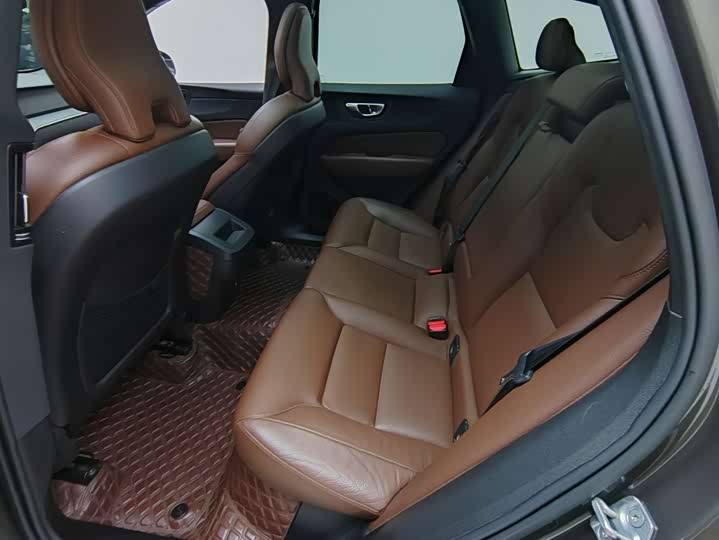 Фото 9 - Volvo XC60