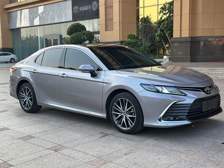 Фото 3 - Toyota Camry