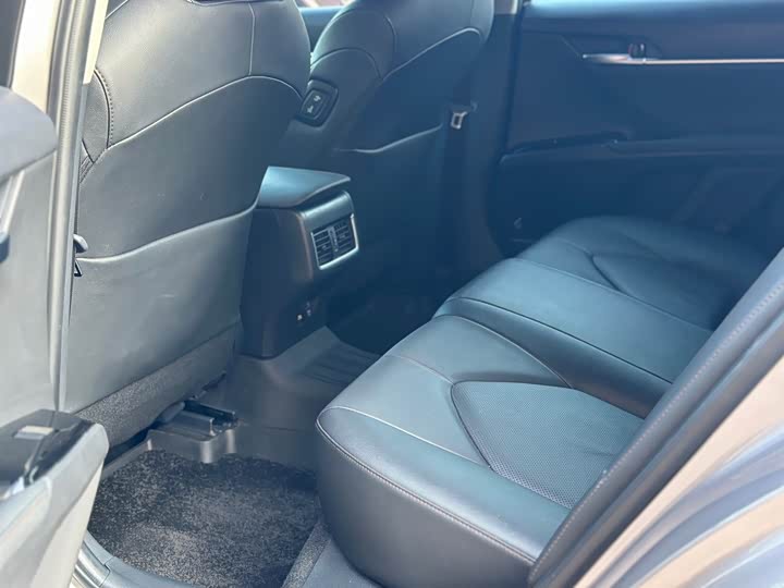 Фото 7 - Toyota Camry