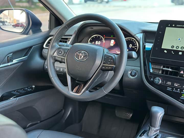 Фото 8 - Toyota Camry