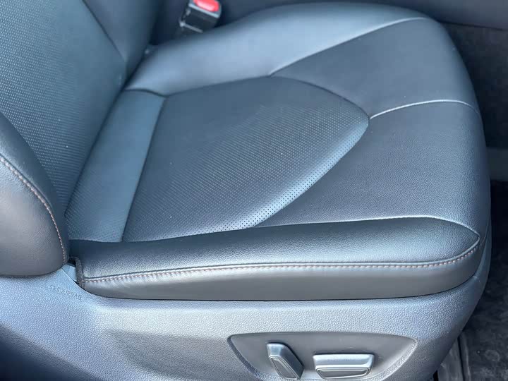 Фото 9 - Toyota Camry