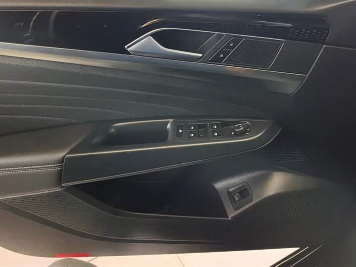 Фото 7 - Volkswagen Passat