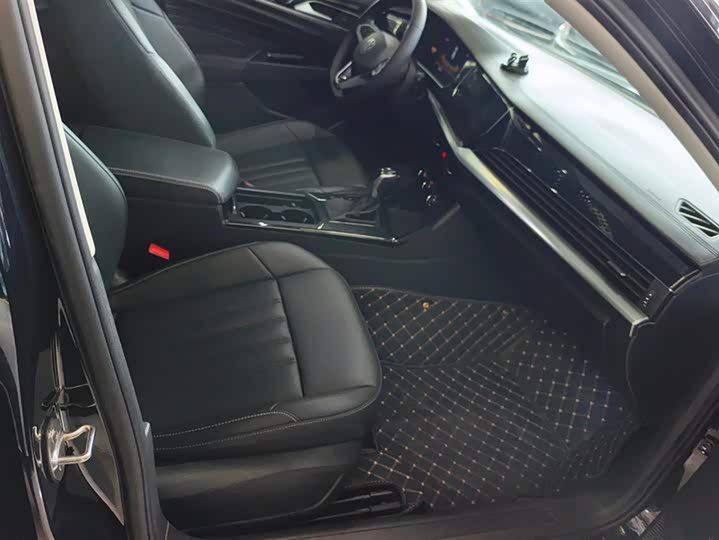 Фото 8 - Volkswagen Passat