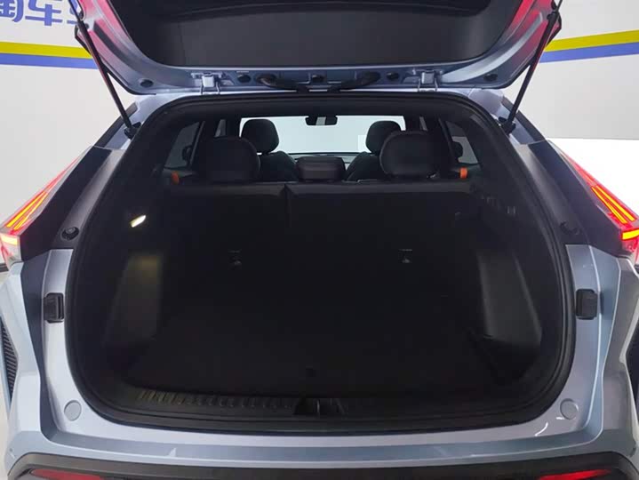 Фото 4 - Geely Atlas