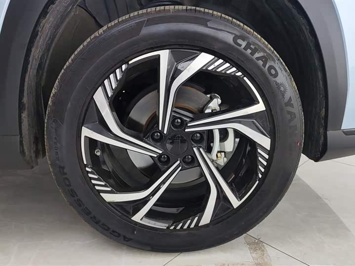 Фото 6 - Geely Atlas