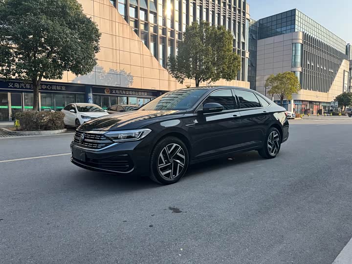 Фото 1 - Volkswagen Sagitar L