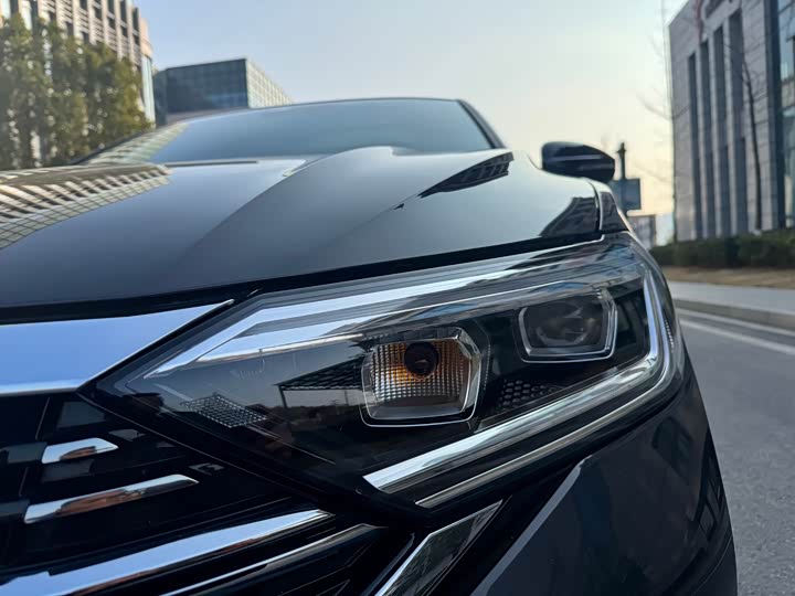 Фото 2 - Volkswagen Sagitar L