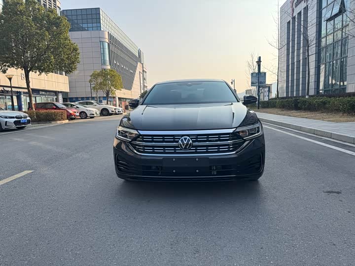 Фото 3 - Volkswagen Sagitar L