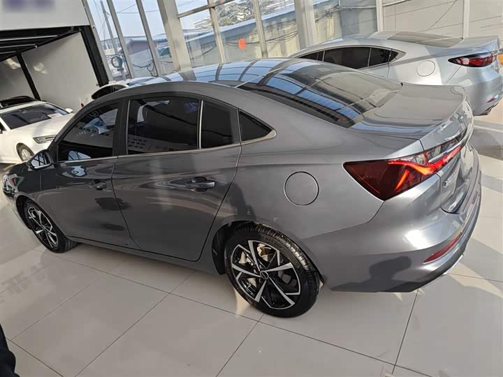 Фото 5 - Roewe i5