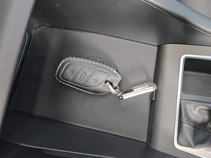 Фото 9 - Roewe i5