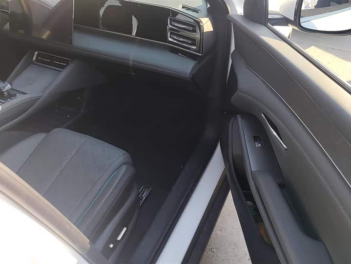 Фото 8 - BYD Qin L