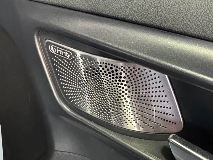 Фото 9 - Tank 300